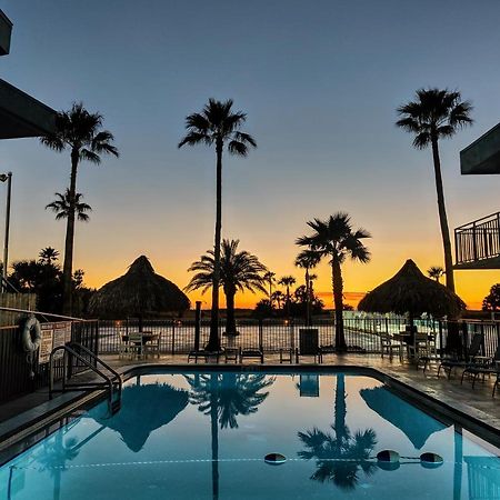 Tahitian Beach Resort Treasure Island Екстер'єр фото