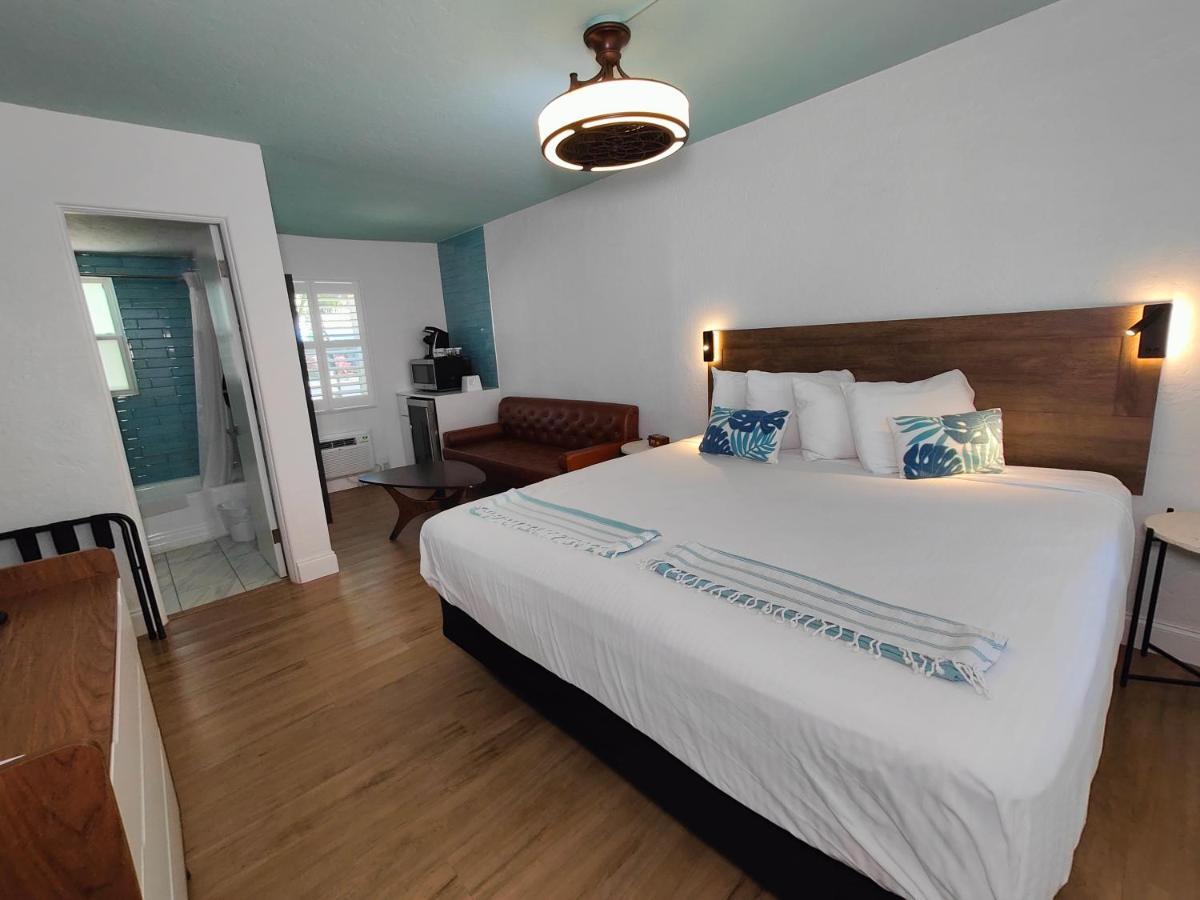 Tahitian Beach Resort Treasure Island Екстер'єр фото