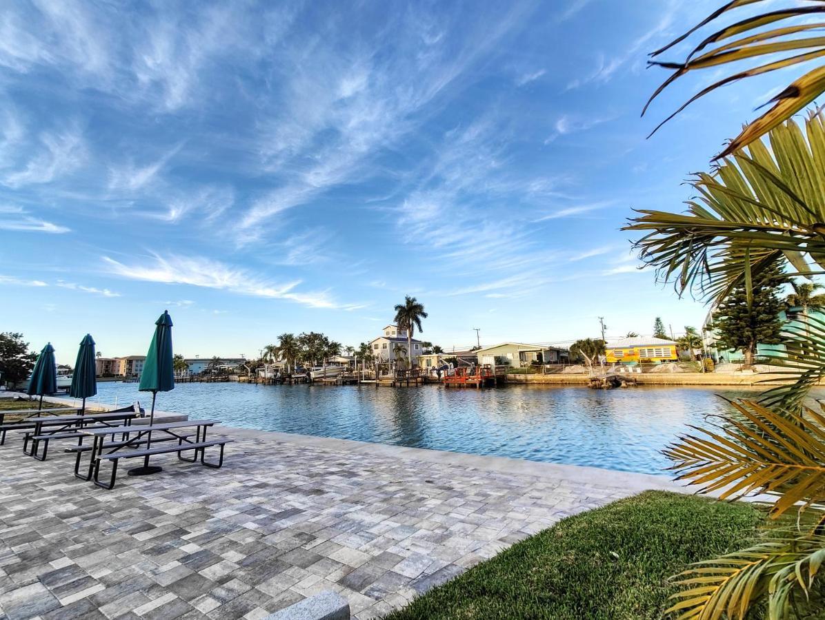 Tahitian Beach Resort Treasure Island Екстер'єр фото