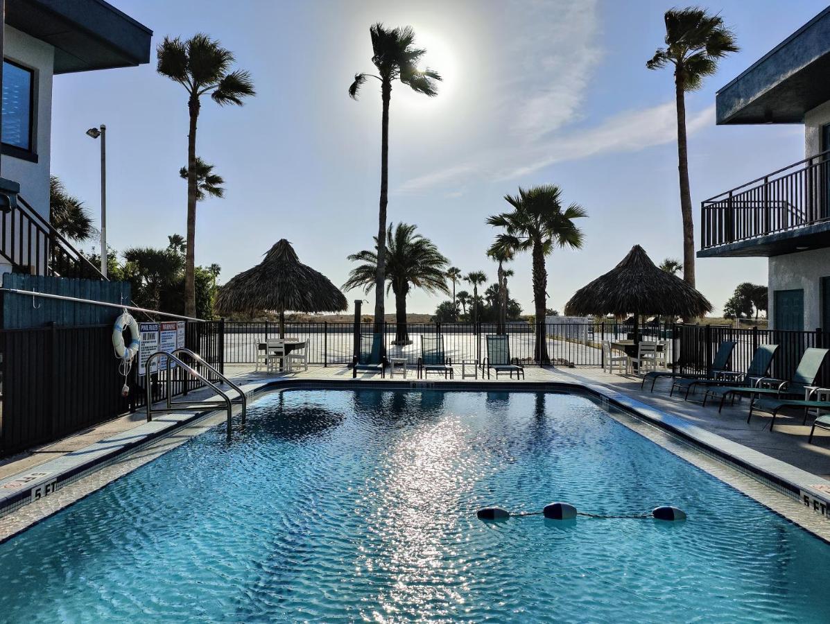 Tahitian Beach Resort Treasure Island Екстер'єр фото