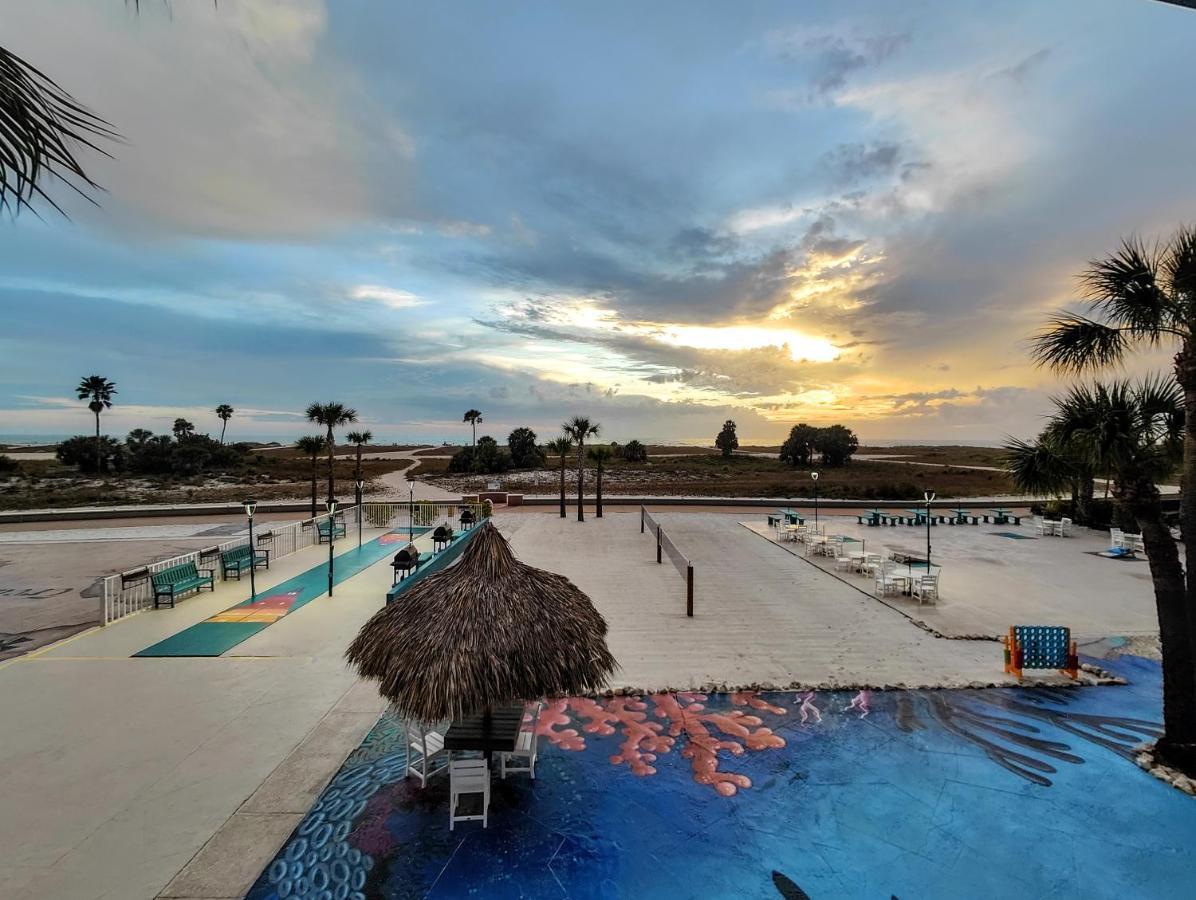 Tahitian Beach Resort Treasure Island Екстер'єр фото