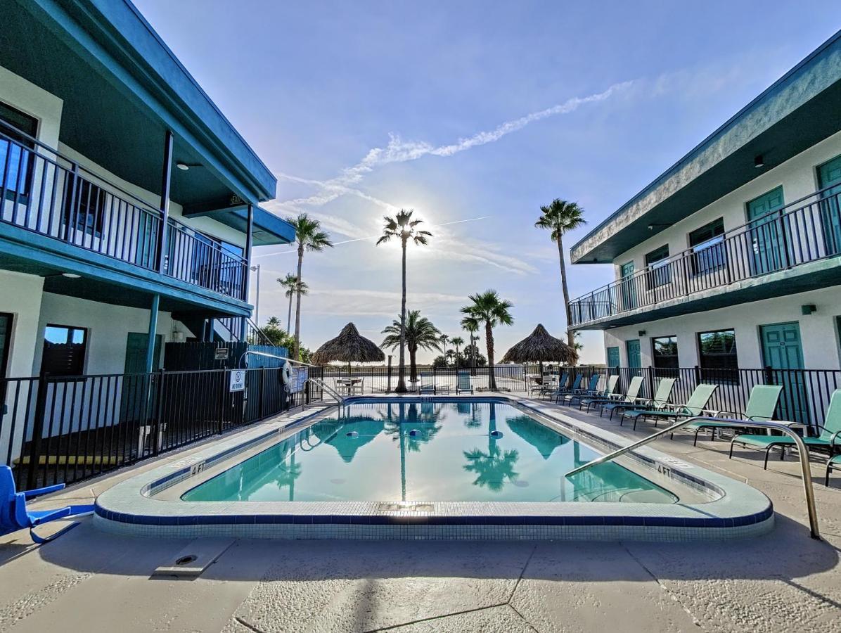 Tahitian Beach Resort Treasure Island Екстер'єр фото