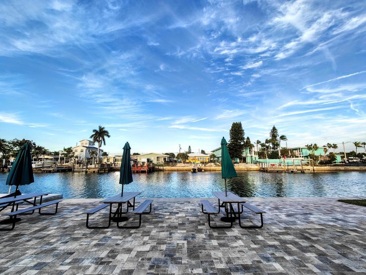 Tahitian Beach Resort Treasure Island Екстер'єр фото